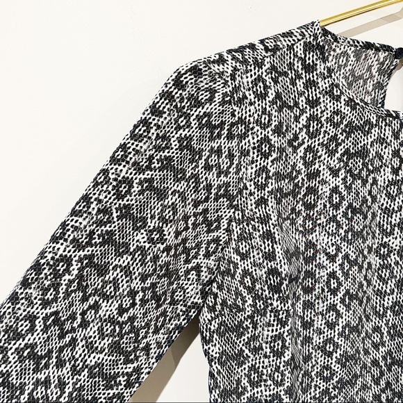 NWT Michael Kors Snakeskin Animal Geometric Print Peplum Top size P - Picture 2 of 8